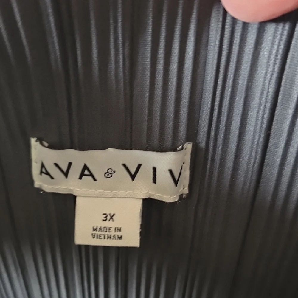 Ava & Viv Grey Pleated Maxi Dress - Picture 2 of 3